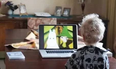 电子产品损害的不止是孩子的视力!美国儿科学会教你量身定做“限看令”