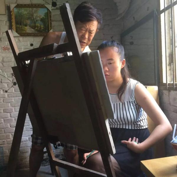 74岁的父亲宁愿坐牢也不愿意送女儿去学校上学!辍学11年,家教11年,现在21岁的女儿这样说... 74岁的父亲宁愿坐牢也不愿意送女儿去学校上学!辍学11年,家教11年,现在21岁的女儿这样说...