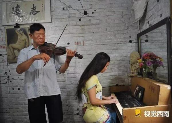 74岁的父亲宁愿坐牢也不愿意送女儿去学校上学!辍学11年,家教11年,现在21岁的女儿这样说... 74岁的父亲宁愿坐牢也不愿意送女儿去学校上学!辍学11年,家教11年,现在21岁的女儿这样说...