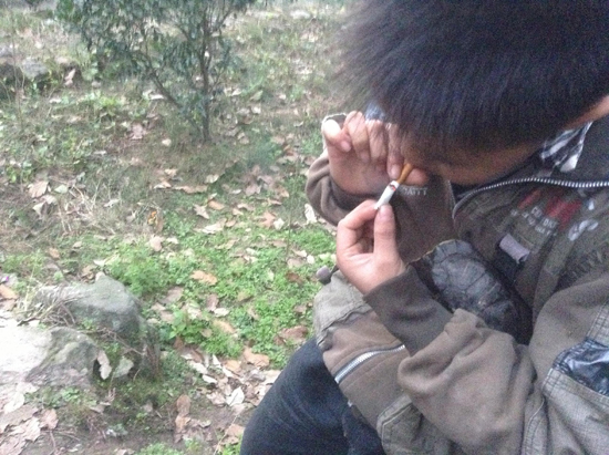 当代农村少年生活:3年级恋爱打群架成常态