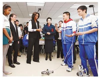 美与丑,开学季的校服矛盾