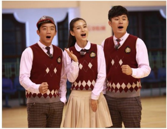 美与丑,开学季的校服矛盾