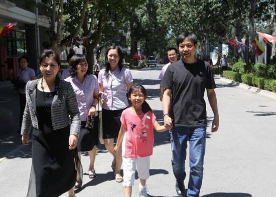 雷军家长会内部发言:不陪孩子 你瞎忙啥(图)